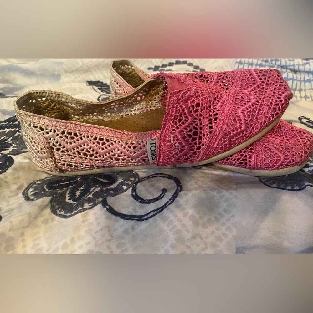 TOMS Pink Ombré size W7.